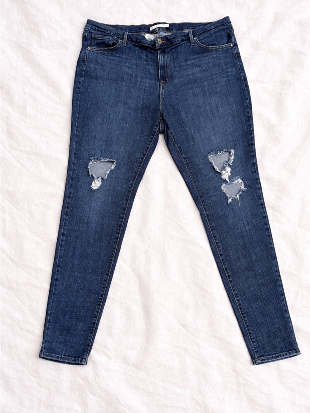 Levi’s Women’s Dark Blue Distressed Skinny Jeans 721 high rise